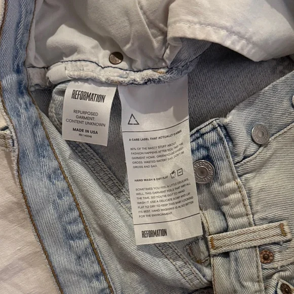 REFORMATION LEVIS ripped butt cheek out 26 - Picture 4 of 7